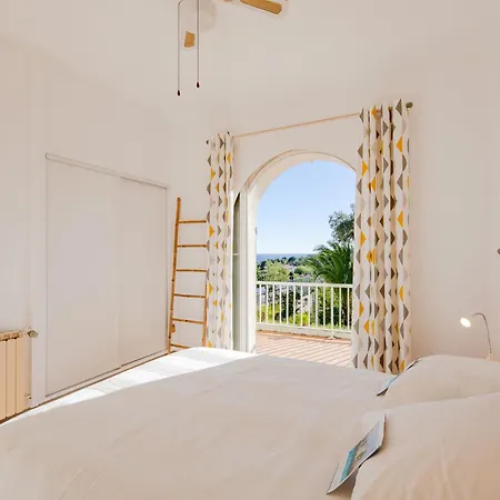 Les Chevrefeuilles By Interhome